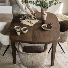 Unieke eettafel hout kiezelvorm